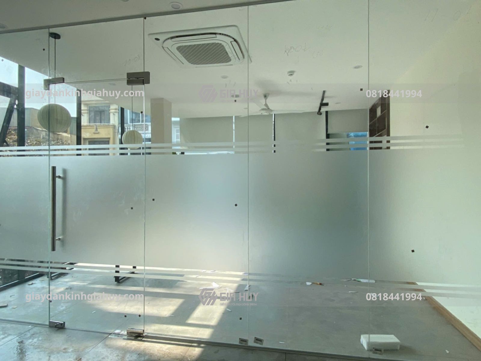 giấy dán kính mờ kẻ line