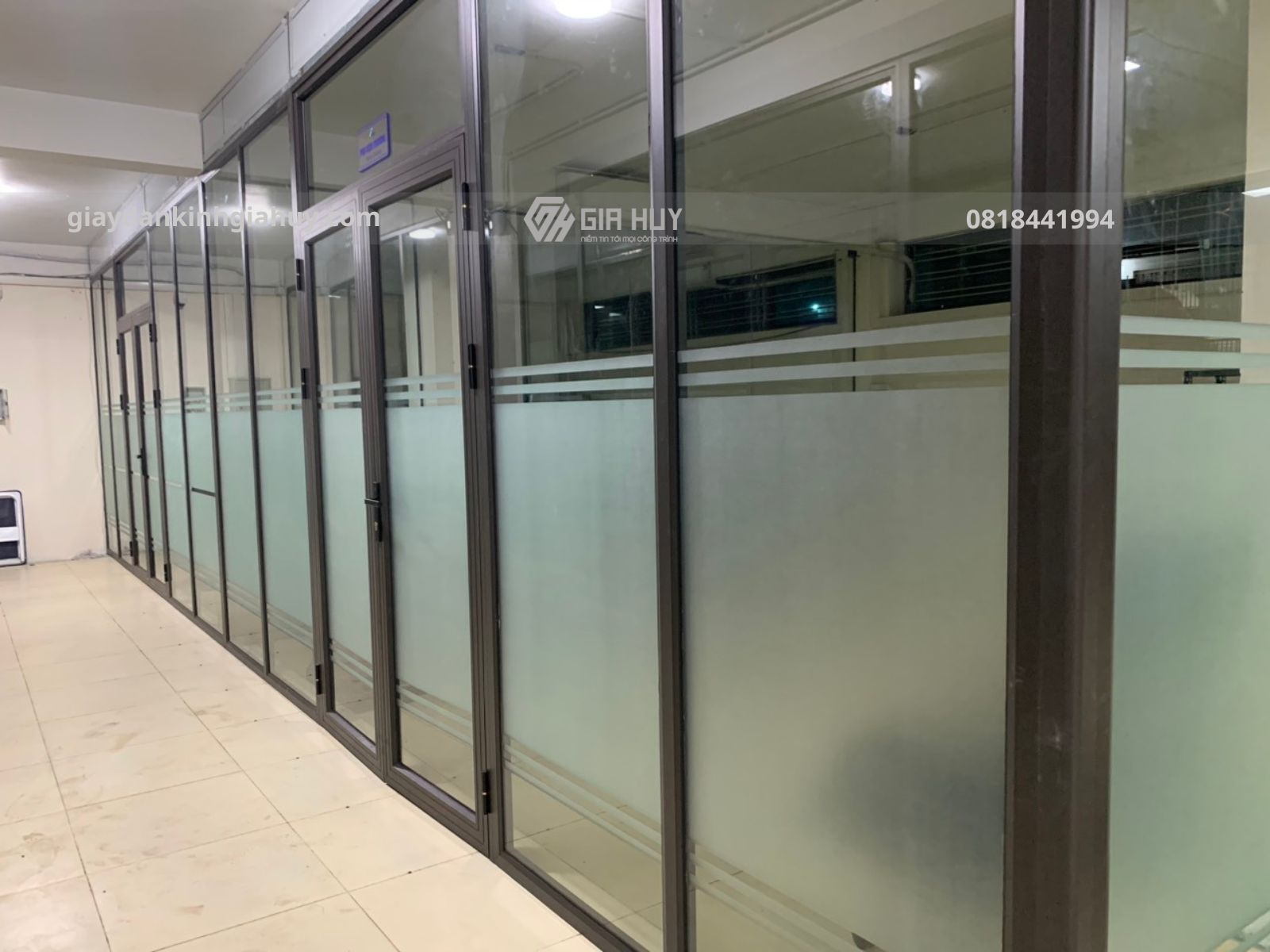 giấy dán kính mờ kẻ line