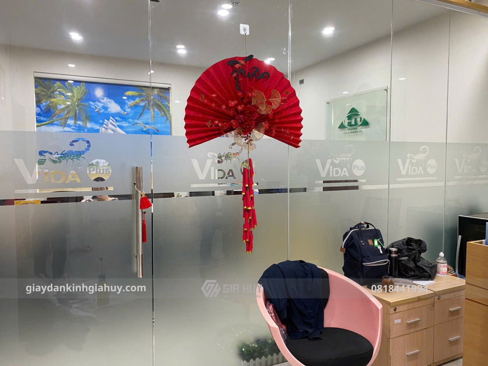giấy dán kính mờ cắt logo CNC