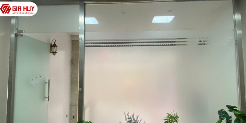 decal mờ cho văn phòng