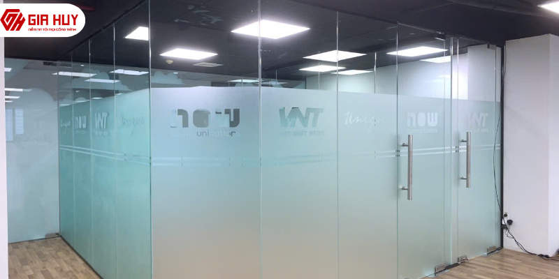 decal mờ cho văn phòng