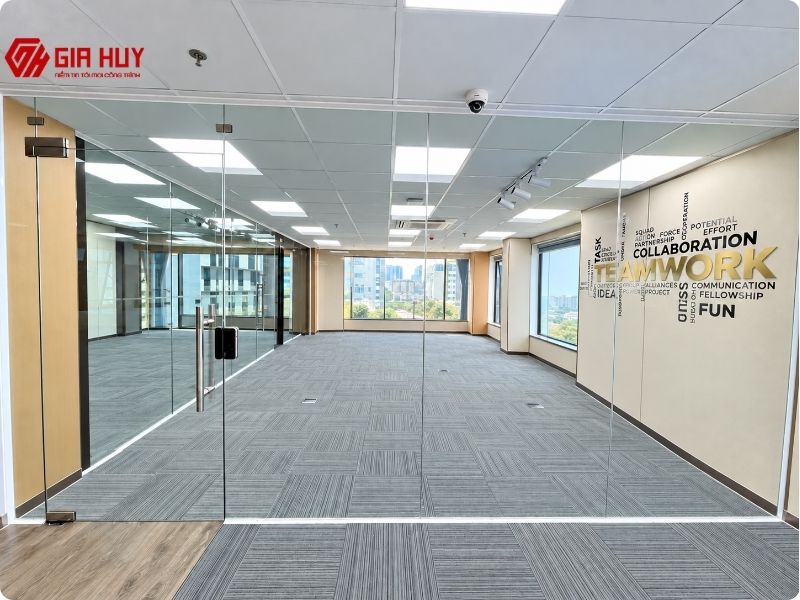Công trình thi công decal dán kính mờ văn phòng tại Hà Đông