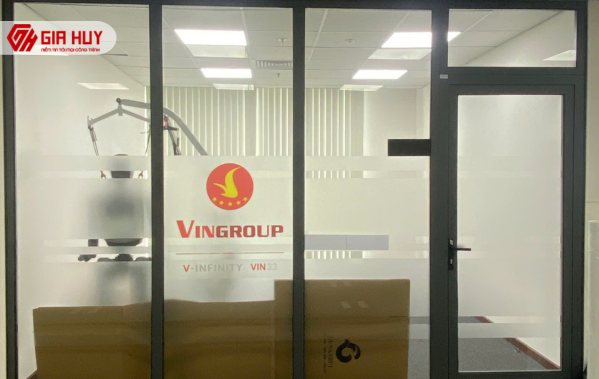 decal mờ in logo dán kính