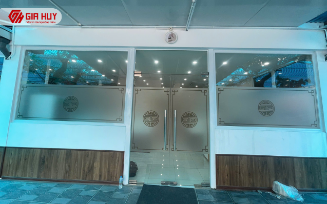 decal dán kính mờ in UV