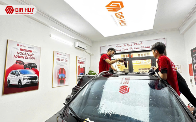 Dán phim cách nhiệt kính cửa sổ trời ô tô 3M