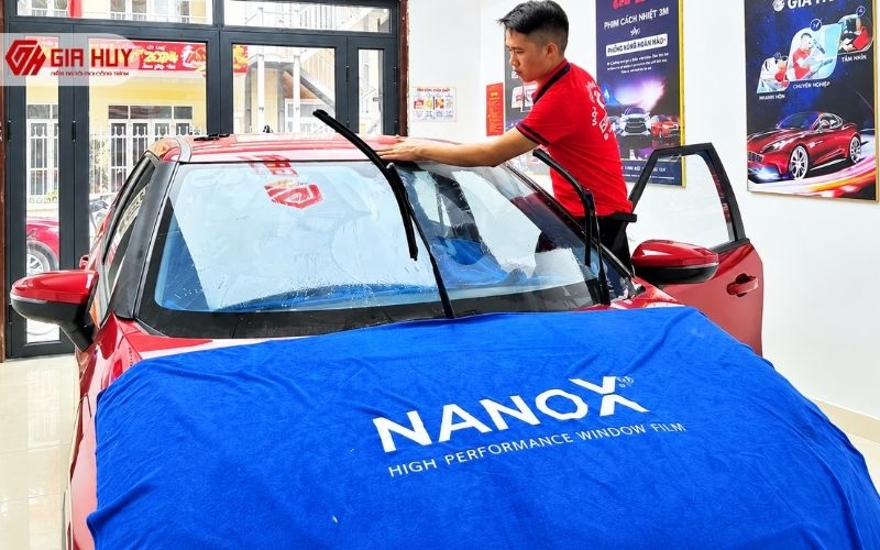 Dán phim cách nhiệt ô tô tại Gia Huy