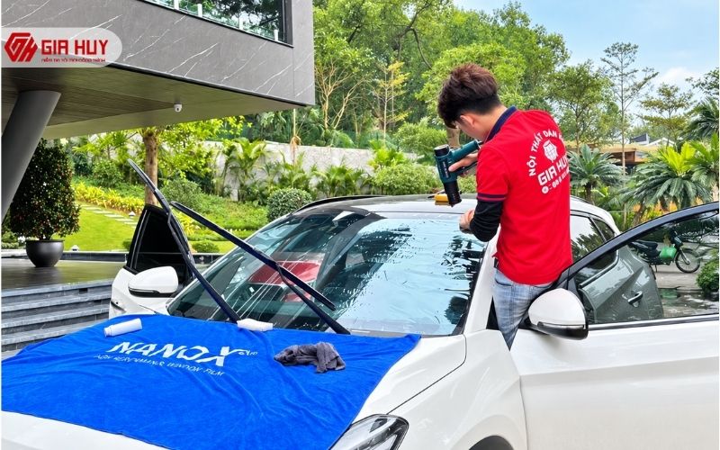 Dán phim cách nhiệt ô tô tại Gia Huy