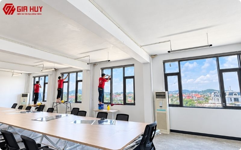 Dán phim cách nhiệt cho vách kính cửa sổ