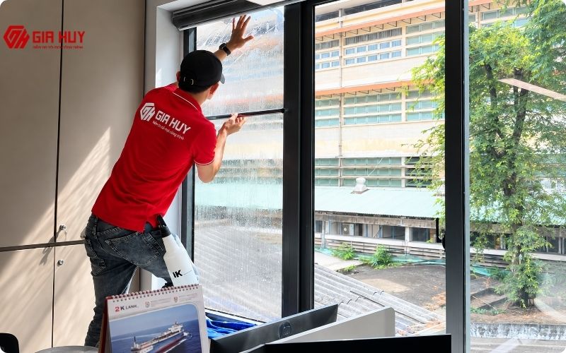 Ưu điểm cửa phim cách nhiệt trong suốt dán kính