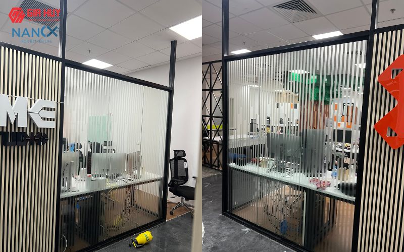 Decal mờ cắt line trang trí văn phòng kèm logo thương hiệu tại số 9 Phạm Văn Đồng