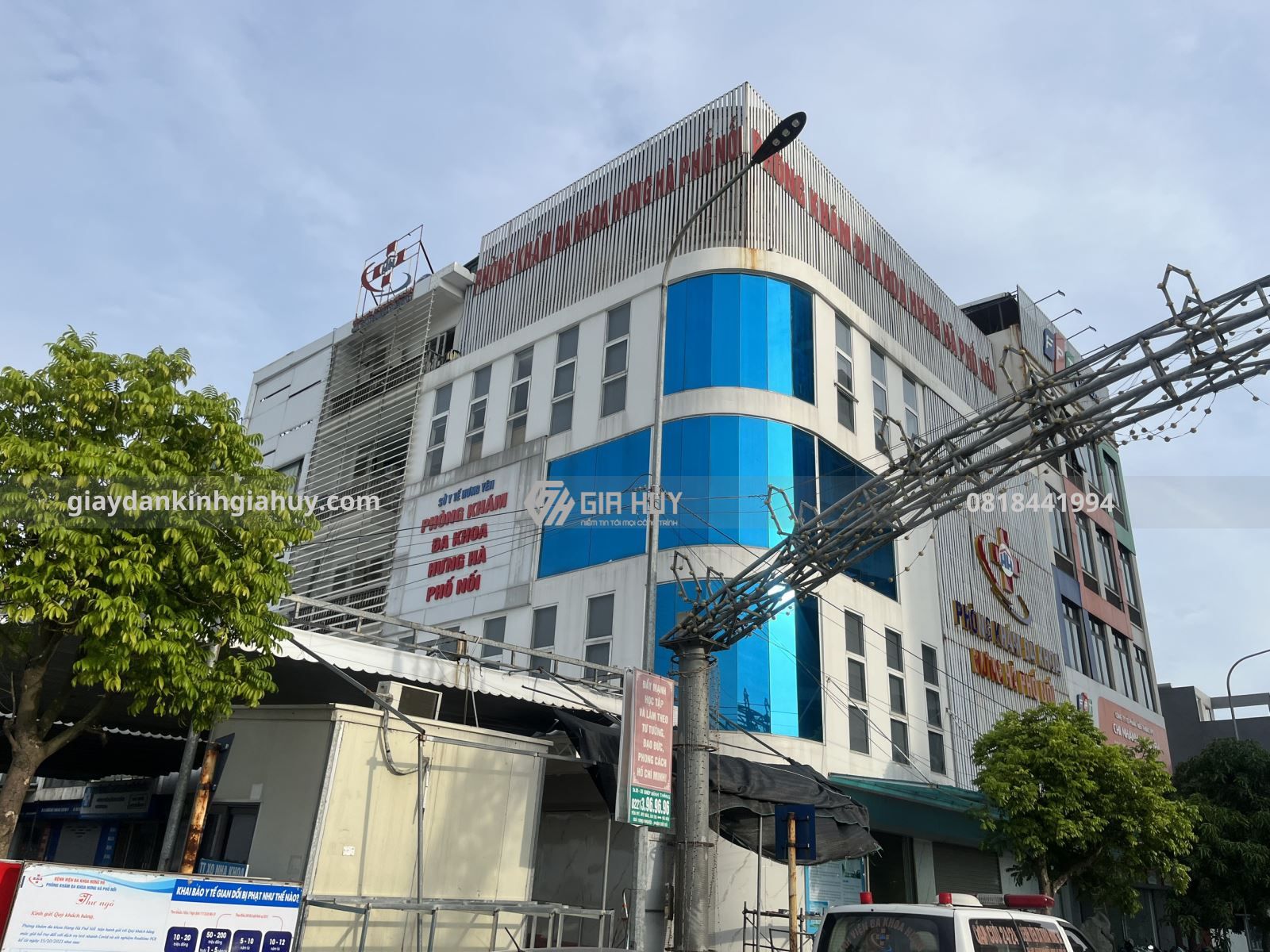 Decal xanh đổi màu kính