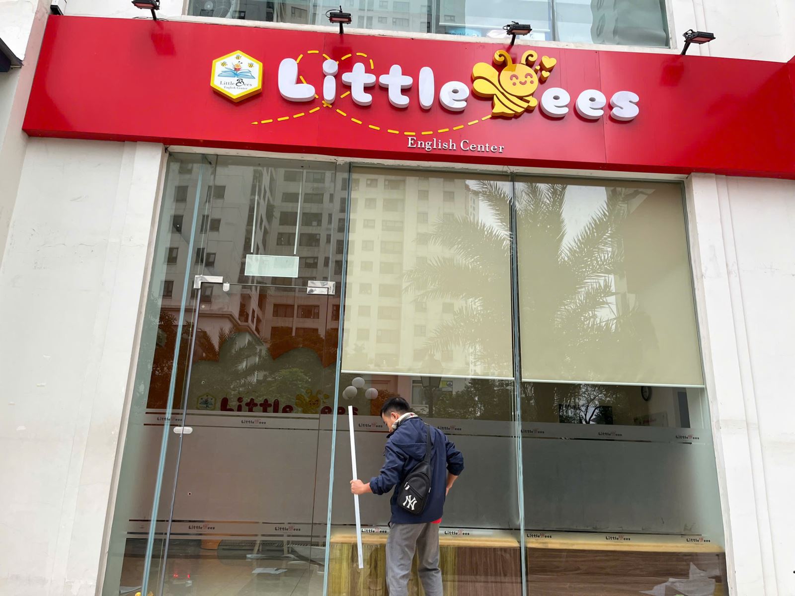 decal mờ in hoạ tiết tổ ong