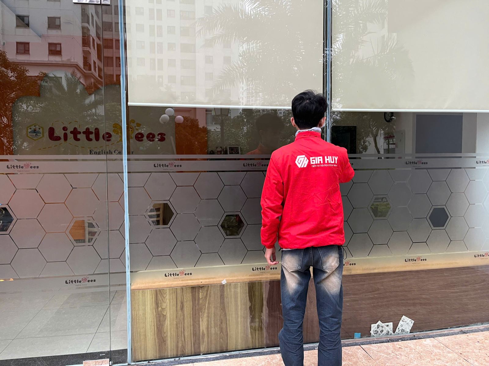 decal mờ in hoạ tiết tổ ong