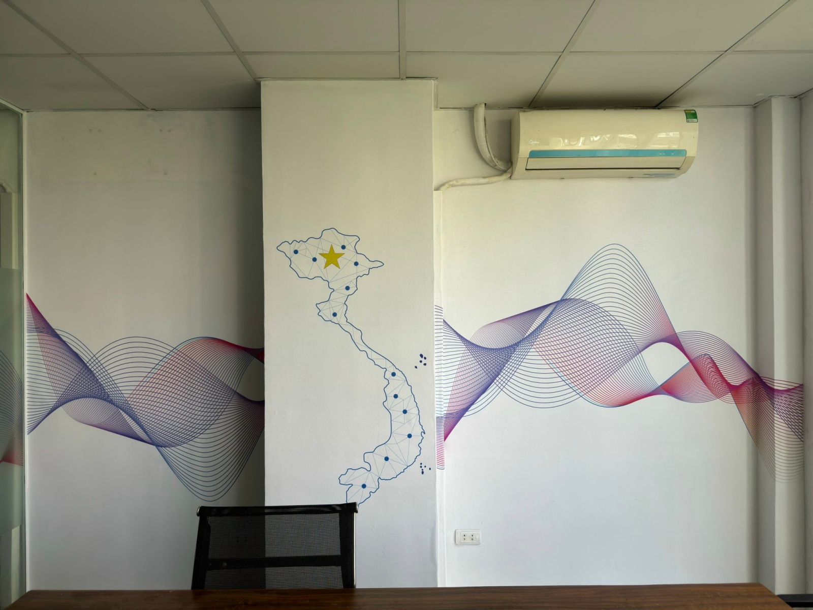 tranh dán tường theo yêu cầu