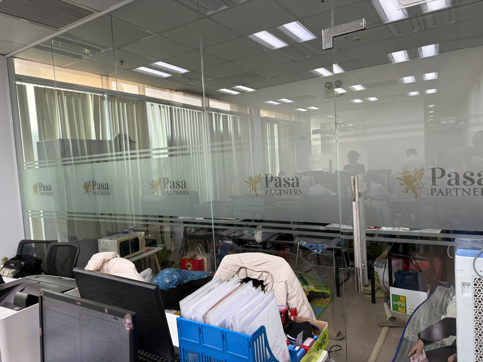 decal mờ in logo màu