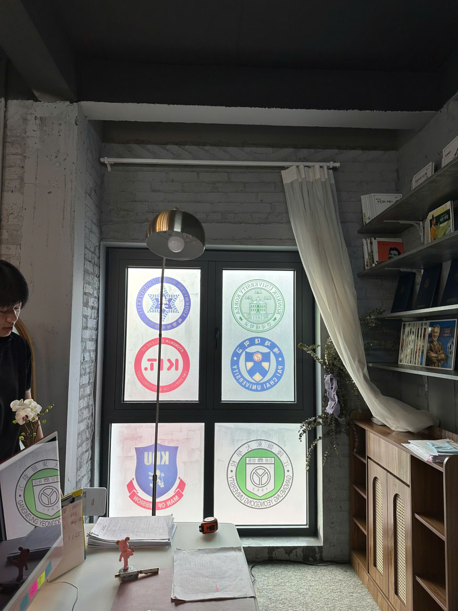 decal mờ in logo màu