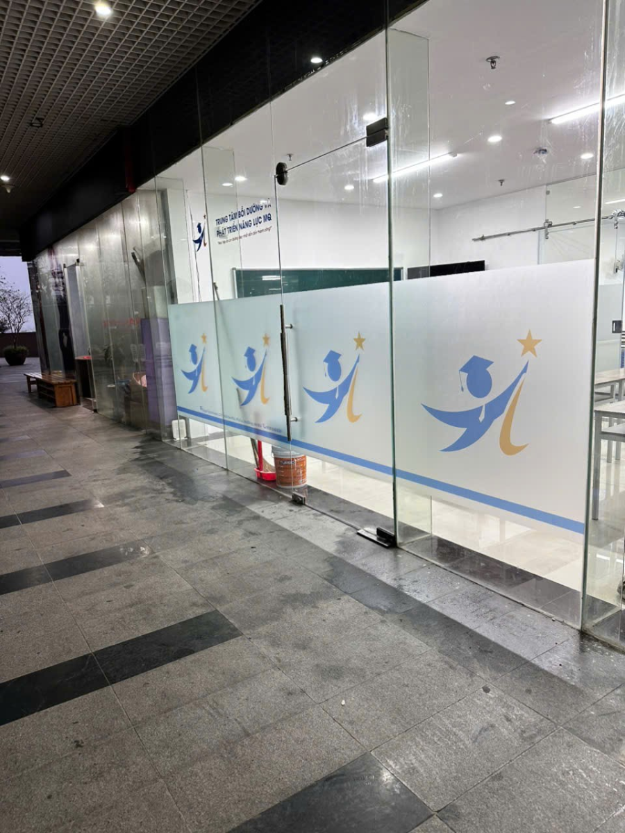 decal mờ in logo màu