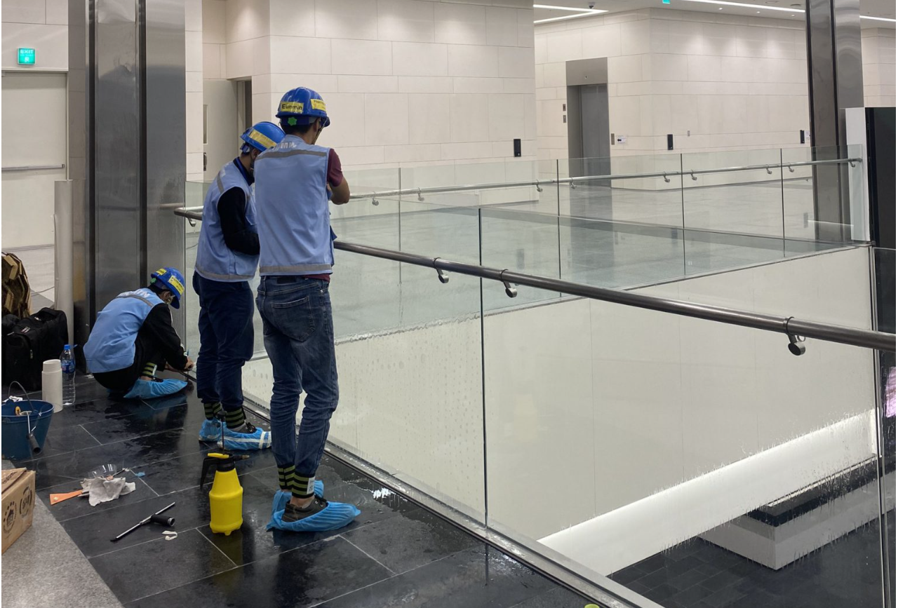 dán phim an toàn bảo vệ kính