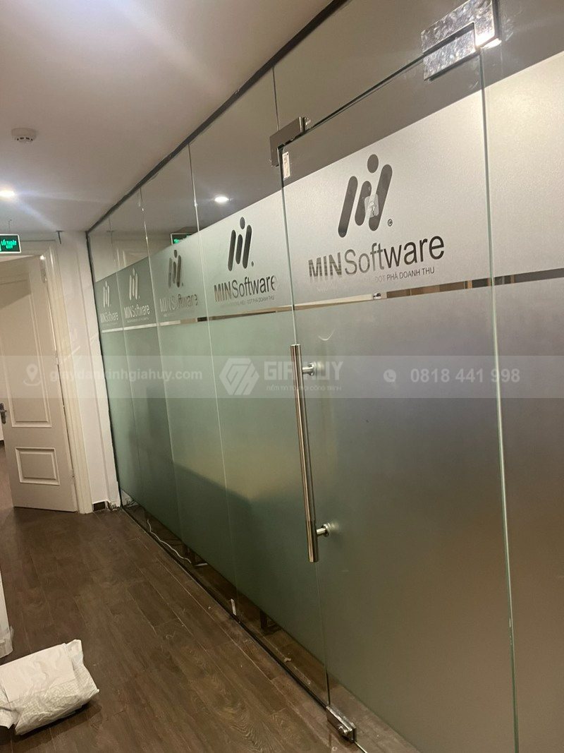 góc dán logo cắt mờ