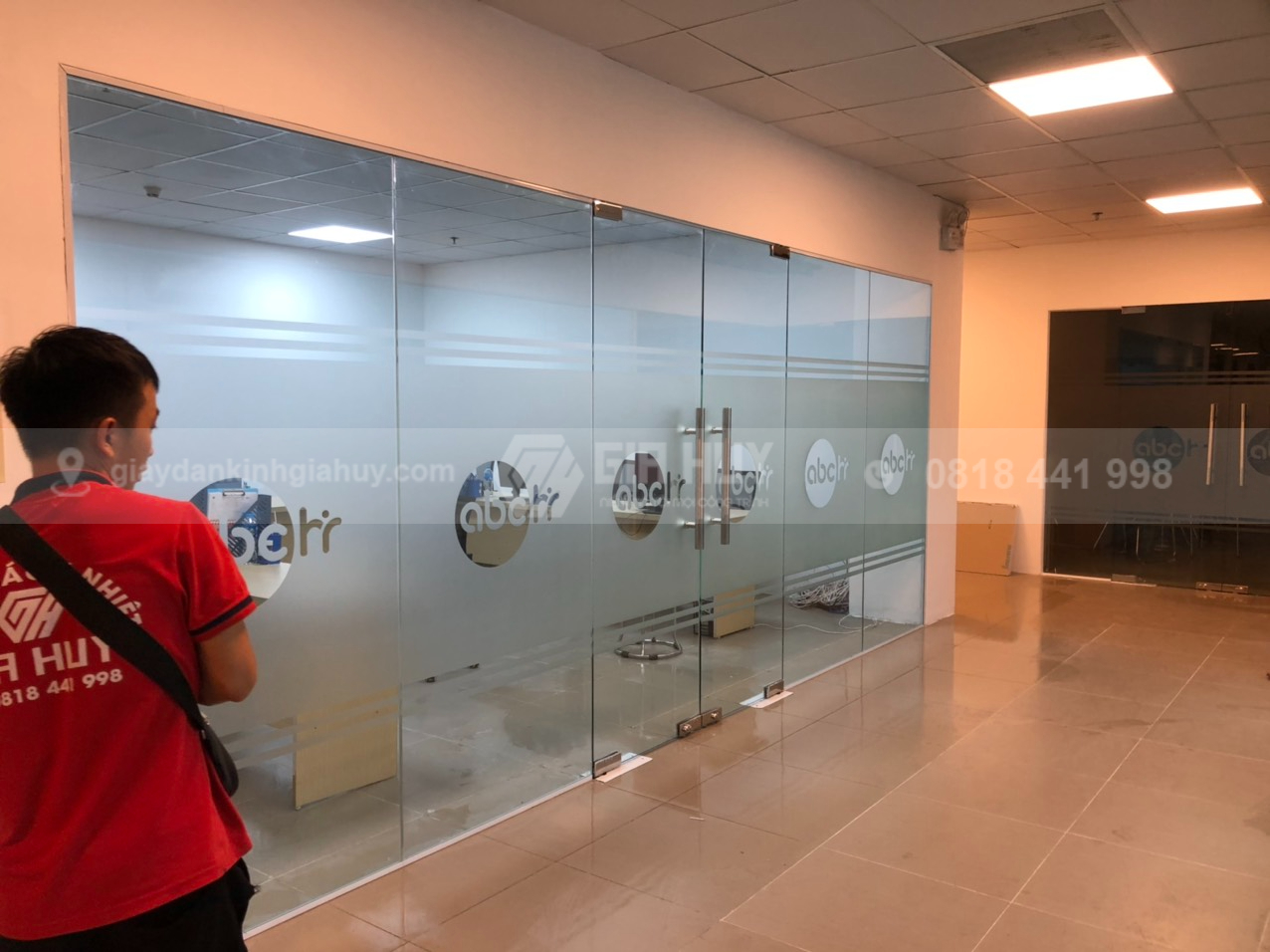 decal dán kính mờ cắt logo CNC