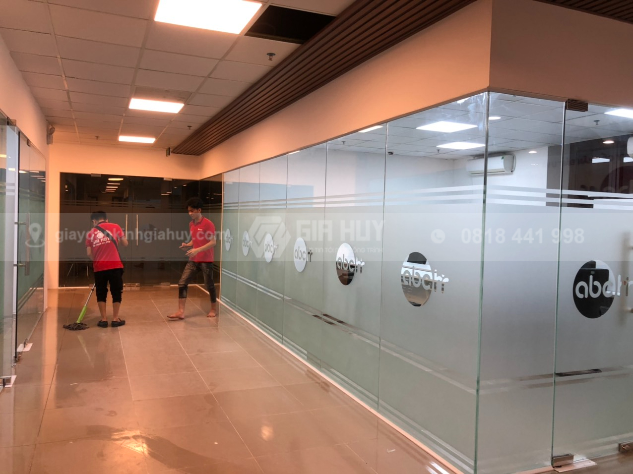 decal dán kính mờ cắt logo CNC