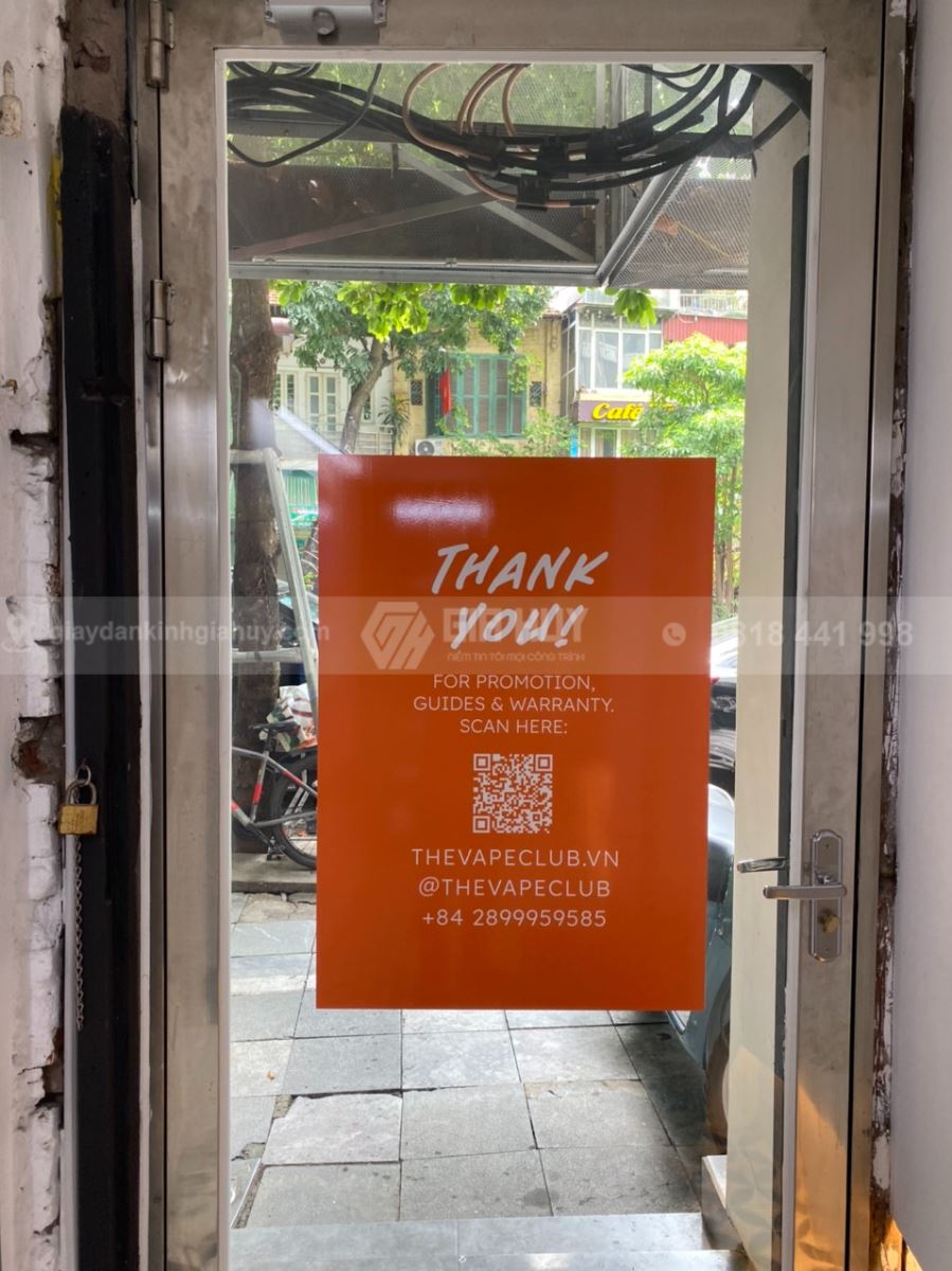 dán decal lên kính