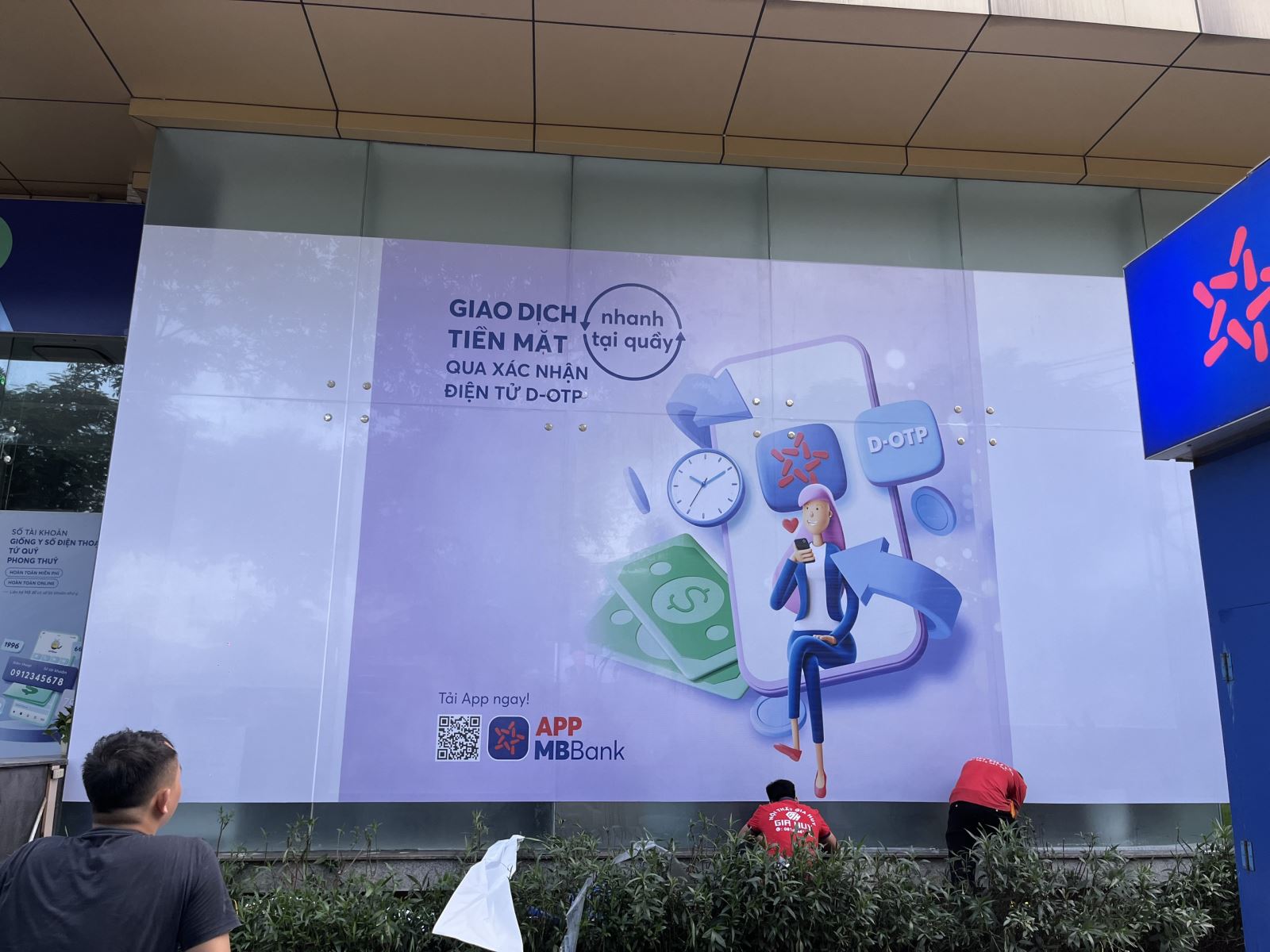 decal lưới dán kính